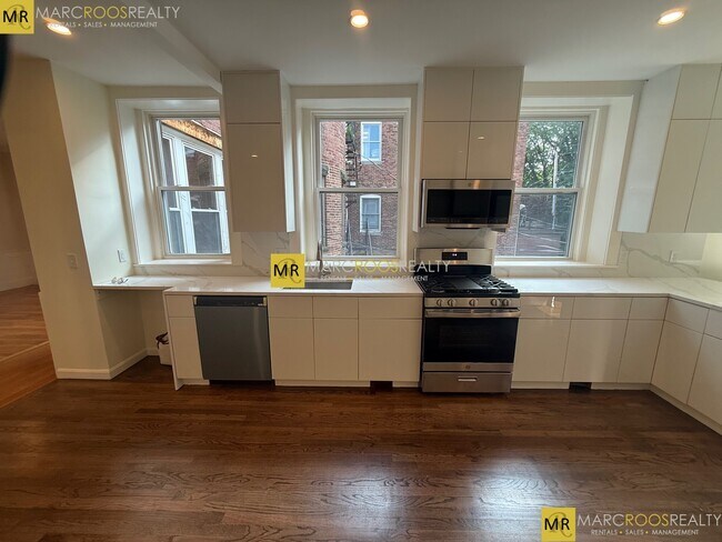 Building Photo - 1755 Beacon St