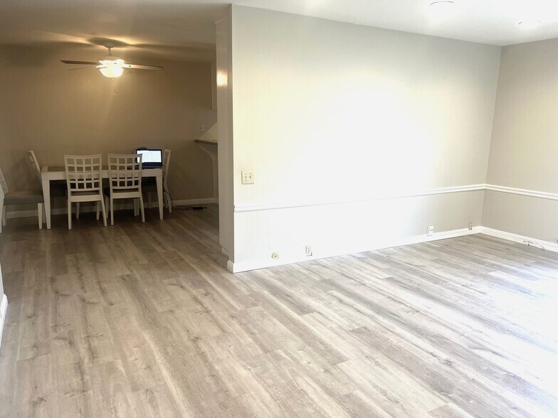 Building Photo - 10659 Caminito Cascara