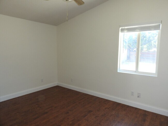 Building Photo - Lovely 3bed 2 bat