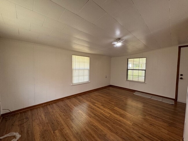 Building Photo - 3 Bedroom 2 Bathroom Home in Chipley FL