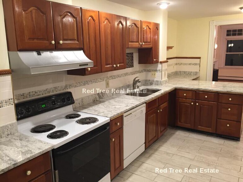 Building Photo - 1906 Beacon St