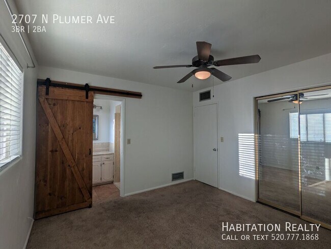 Building Photo - 2707 N Plumer Ave
