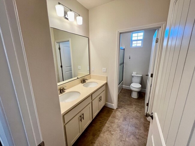 Building Photo - Lovely East Garrison 3 bedroom 2.5 bathroo...