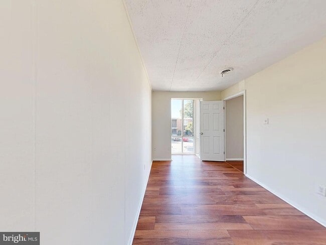 Building Photo - 2622 Fort Farnsworth Rd