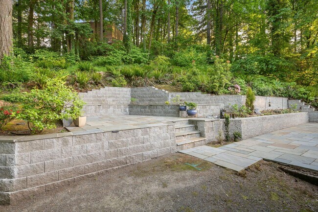 Building Photo - Beautiful 3 bedroom home in Lake Oswego!