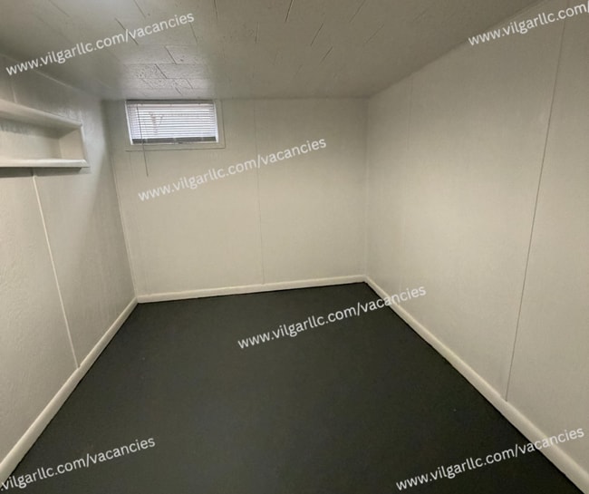 Building Photo - Spacious 3 Bedrooms • 1 Bathroom Home. Comfortably updated with classic charm and modern finishes...