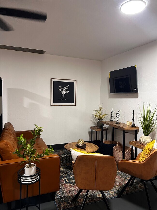 Building Photo - 16837 Kettle Creek Dr