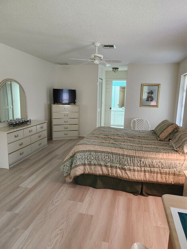 Building Photo - AVAILABLE 2026 SEASON! PORT CHARLOTTE, HEA...