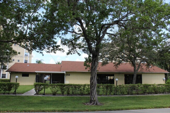 Building Photo - 401 SE 3rd St