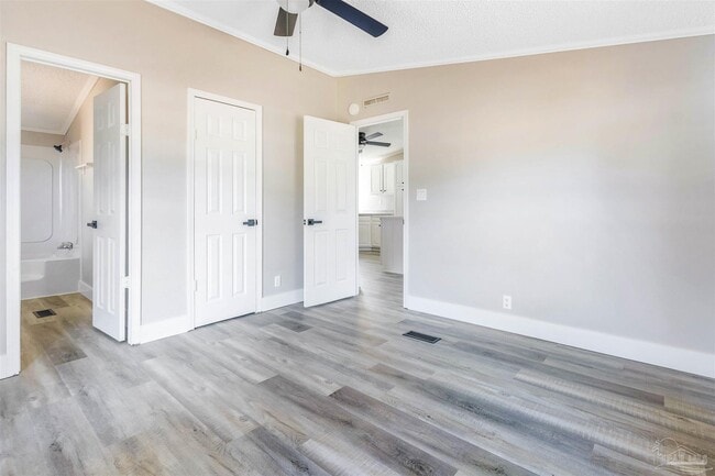 Building Photo - 211 Evergreen Dr