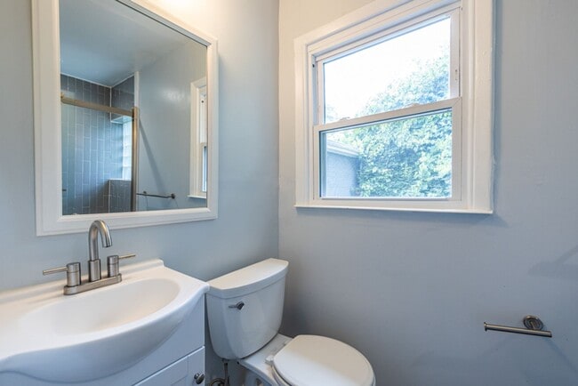 Building Photo - Spacious 4-Bedroom Ranch Home in Belvedere...