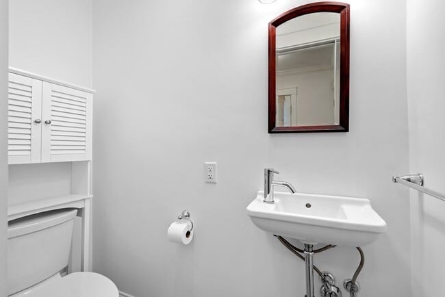 Building Photo - 17 Vernon St