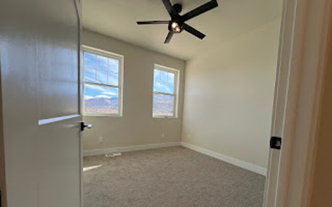 Building Photo - 1 year old Townhome in Cedar City