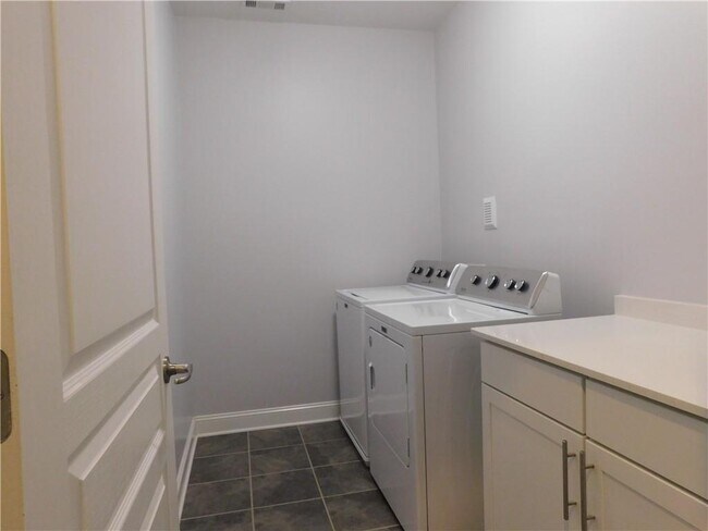 Building Photo - 330 La Perla Dr