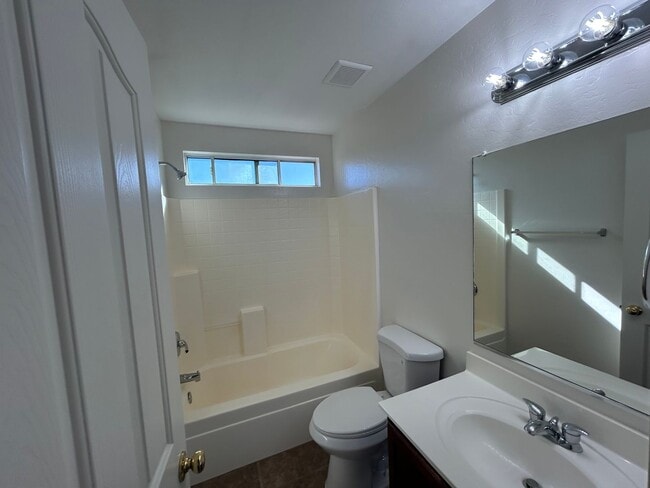 Building Photo - Move In Today! FREE October Rent! Stunning...