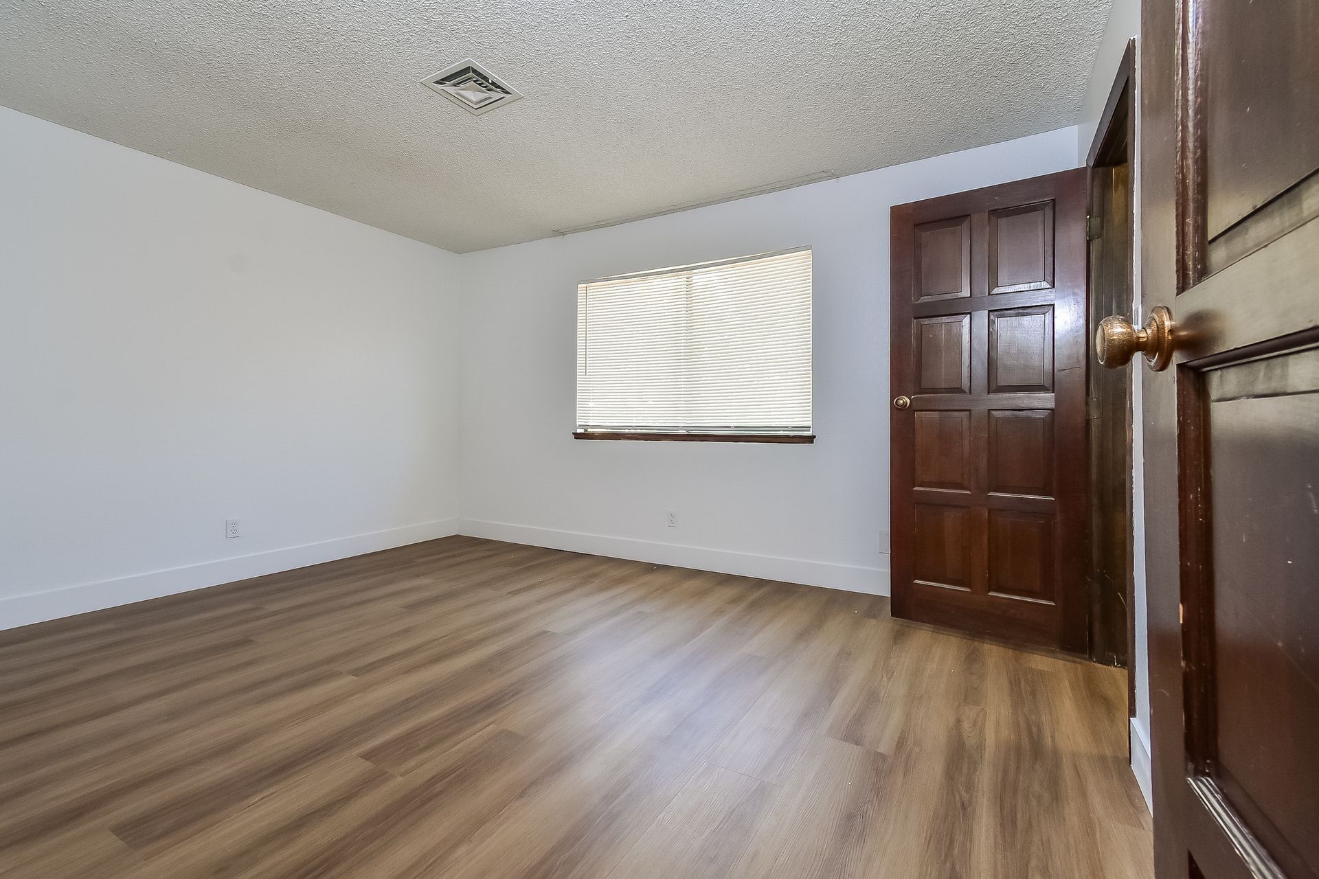 Building Photo - 2413 Plaza Del Grande