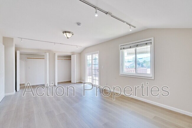 Building Photo - 3806 Century Dr