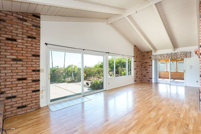 Building Photo - Large Traditional Home in La Mesa!