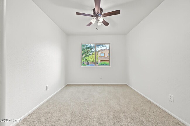 Building Photo - 6135 E Paradise Ln