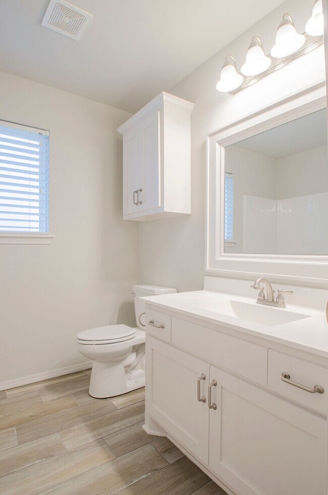 Building Photo - 4 Bed, 2.5 Bath, 3 Car Garage Beauty In Desirable Brighton Village In BA!