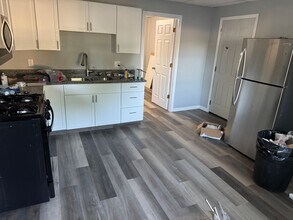 Building Photo - Freshly remodeled 2 bed 1bath on a cozy co...