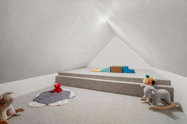 Building Photo - 39 Hillcrest Ave