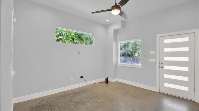 Building Photo - 6902 Carver Ave