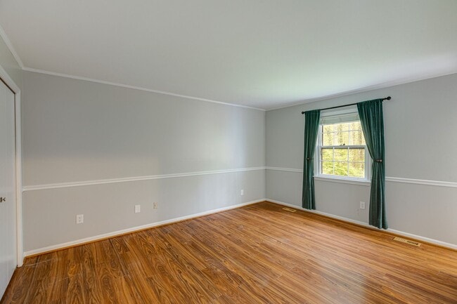 Building Photo - 3303 Spring Lake Ct