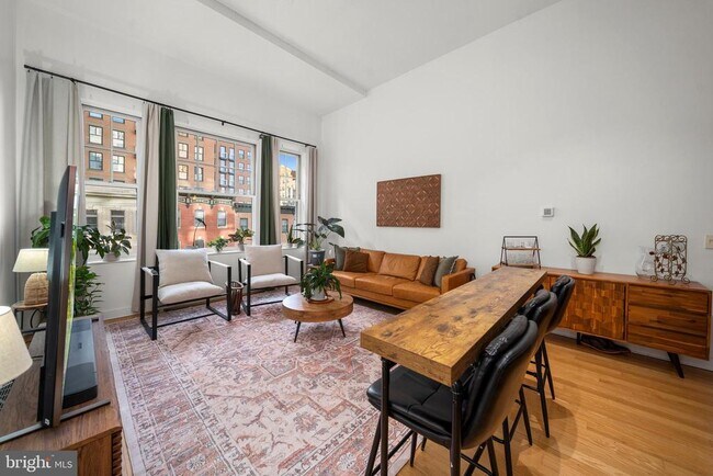 Building Photo - 675 E St NW