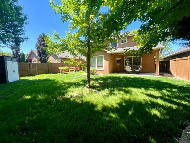 Building Photo - "Luxury Living: Stunning home with marble counter tops & Fireplace!"