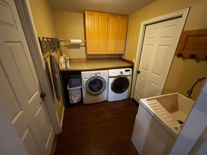 Laundry room - 6971 Rainbow Dr SE