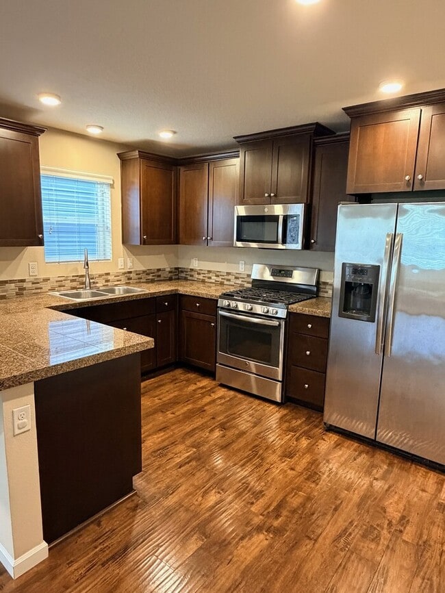 Building Photo - Beautiful Craftsman-Style Home is Ready Fo...