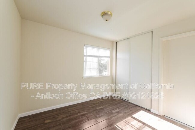 Building Photo - 1100 Twinbridge Ct