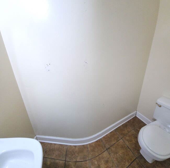 Building Photo - Super close to Poly- Approx. 1000 feet fro...