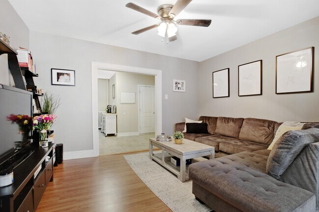 Building Photo - 342 2nd St