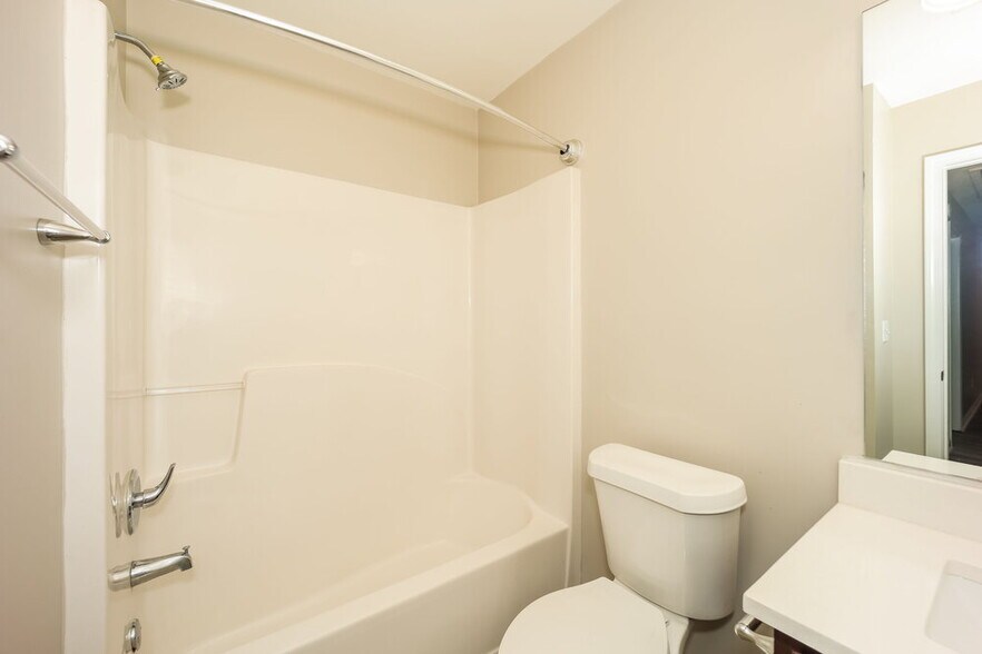 Building Photo - 5584 Bluegrass Dr