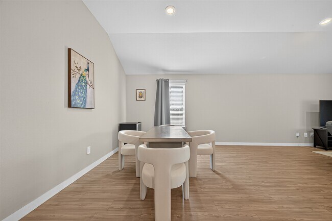 Building Photo - 300 Flower Reed Ct