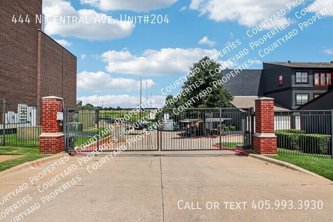 Building Photo - 444 N Central Ave