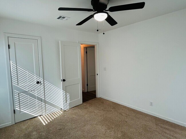 Building Photo - 601 Foster Pl