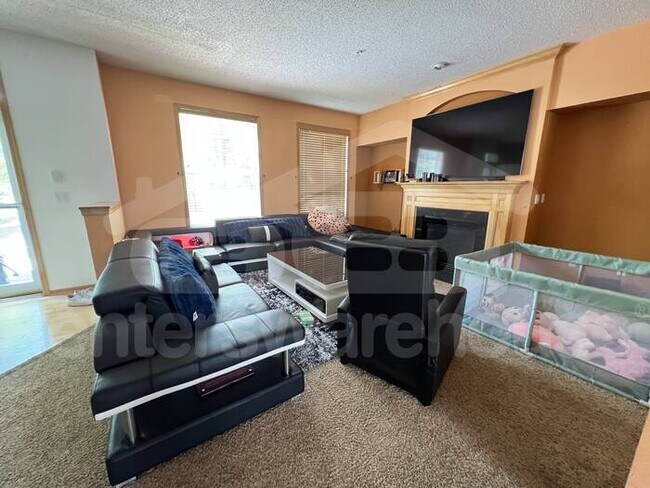 Building Photo - Available Now! Amazing Townhouse 3 Bedroom...