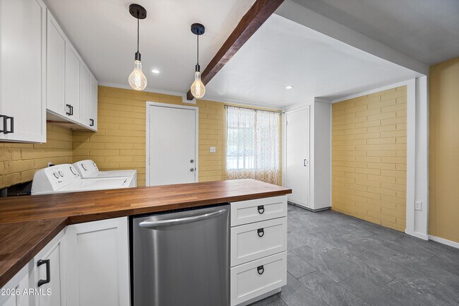 Building Photo - 4019 N 22nd Ave