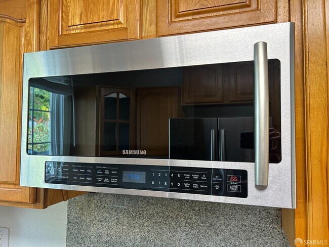 Building Photo - 255 Molimo Dr