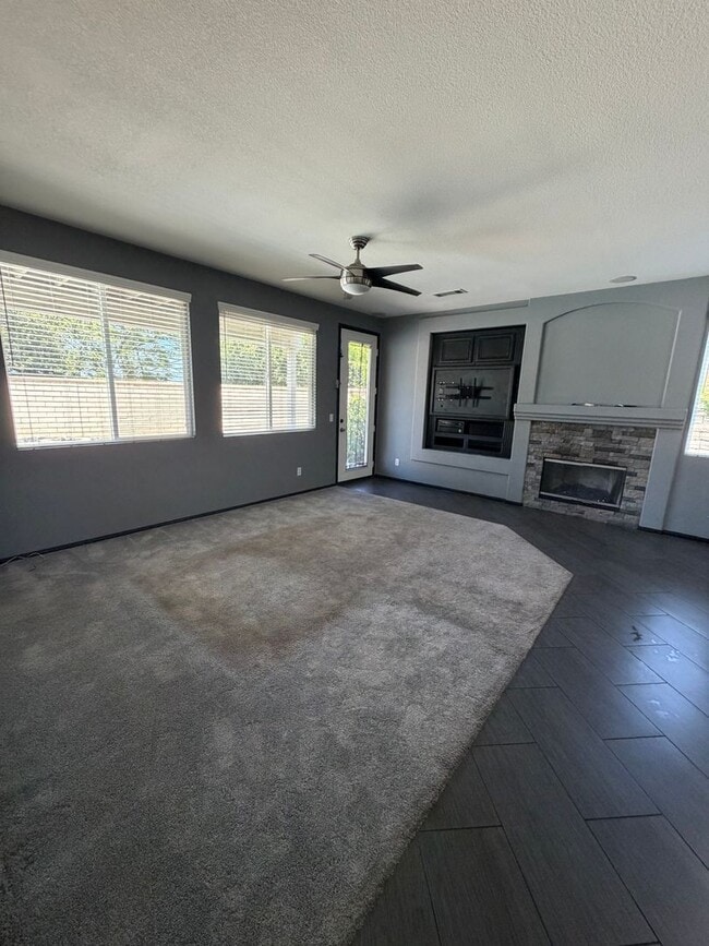 Building Photo - 885 Alsace Dr