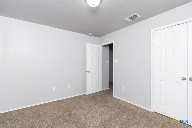 Building Photo - 6601 Clear Brook Dr