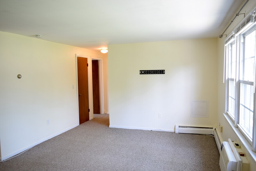 Living Room - 49 Grandview Dr