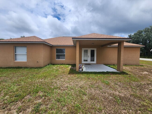 Building Photo - 3/2~Vista Pines Loop~Nice Big Corner Lot, ...