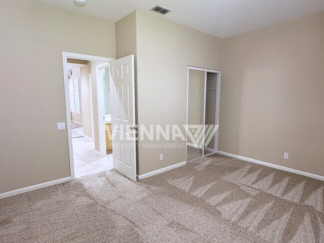 Building Photo - 961 Glide Ferry Way