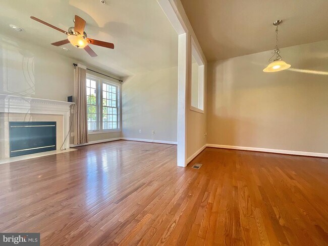 Building Photo - 3550 Tabard Ln