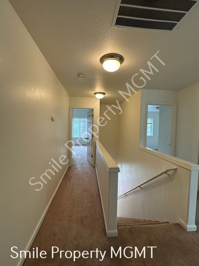 Building Photo - 6422 SE 137th Ave