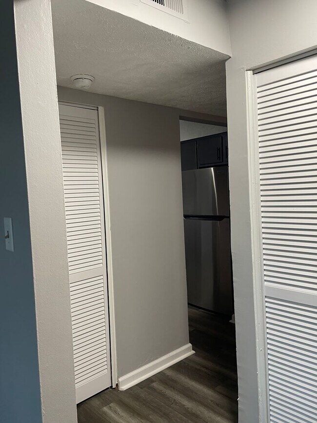 Building Photo - Bellagio West Living I